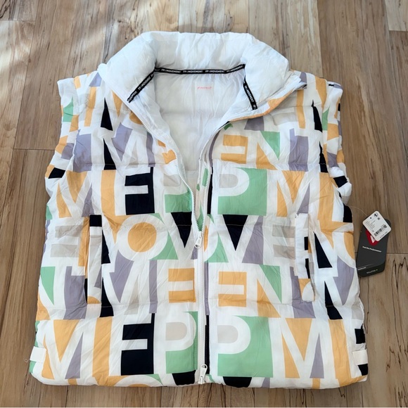 Free People Movement In A Bubble Printed Puffer Vest. NWT. Blocked logo, M - Picture 10 of 14